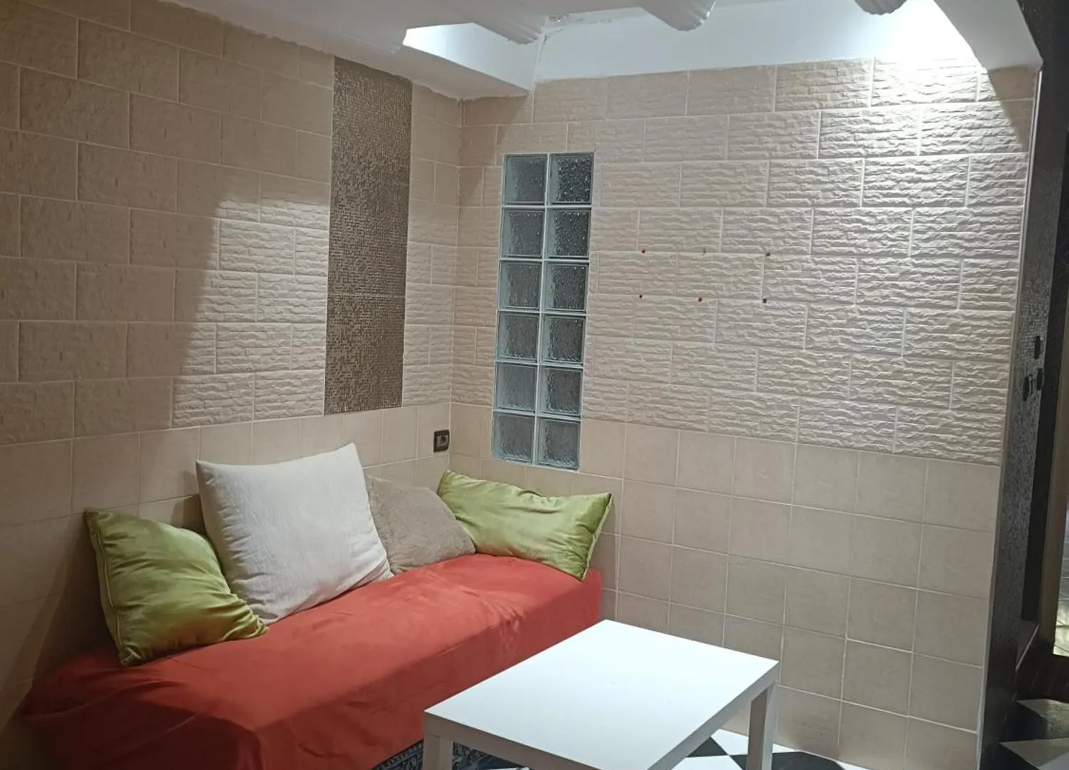 Appartement A Louer Situer Dans Un Quartier Propre Et Calme A Hay Salam Agadir 0*,  Marokko